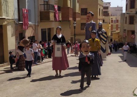 Els Gegants de l’Alcora participen en dos actes de les Festes de Pasqua del poble