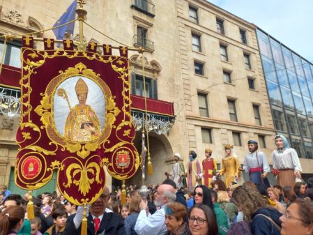 Els Nanos i Gegants d’Alacant, presents un any més en la Processó de Sant Nicolau de Bari