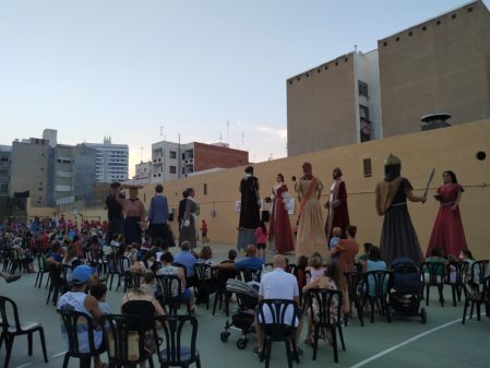 La Colla de Gegants i Cabuts de Benicarló celebren la trentena edició de la Trobada de Gegants i Cabuts