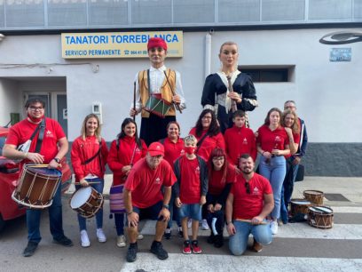 Els gegantons de Vinaròs participen amb els Joglars en el 25é aniversari de la Colla de Dolçaines i Tabals “El Senill” de Torreblanca