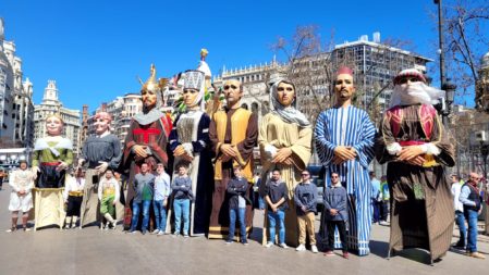La imatgeria popular de València guanya presència i 2 nous gegantons de la ciutat en les Falles d’enguany